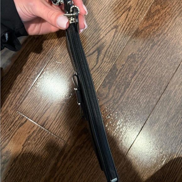 Vintage Coach Darcy Wristlet - Picture 4 of 6